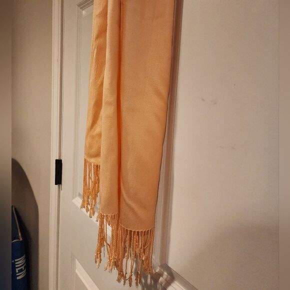 Soft light pink tassle scarf - Picture 2 of 2